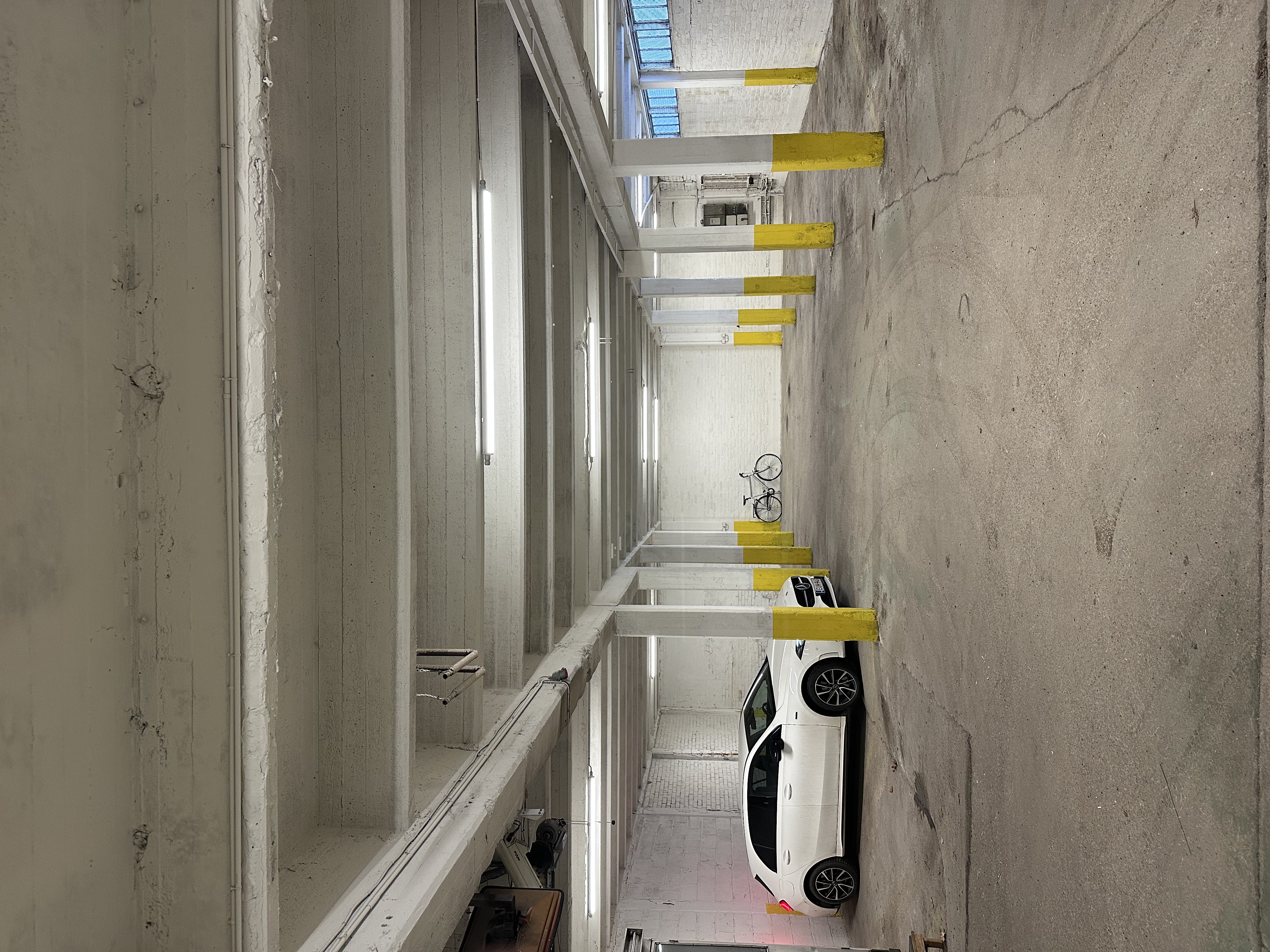 Parkkihalli (sisällä)